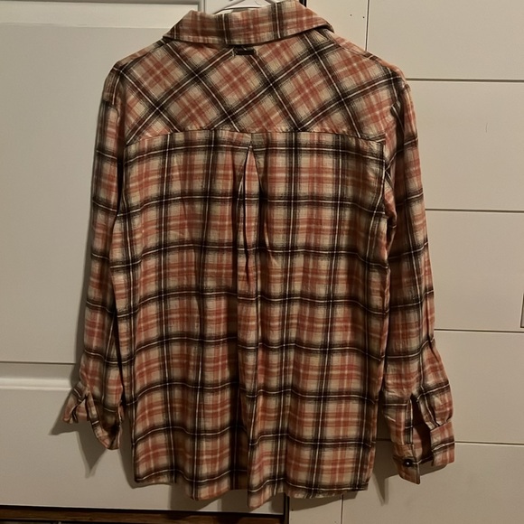 Billabong flannel. Size small - Picture 2 of 3